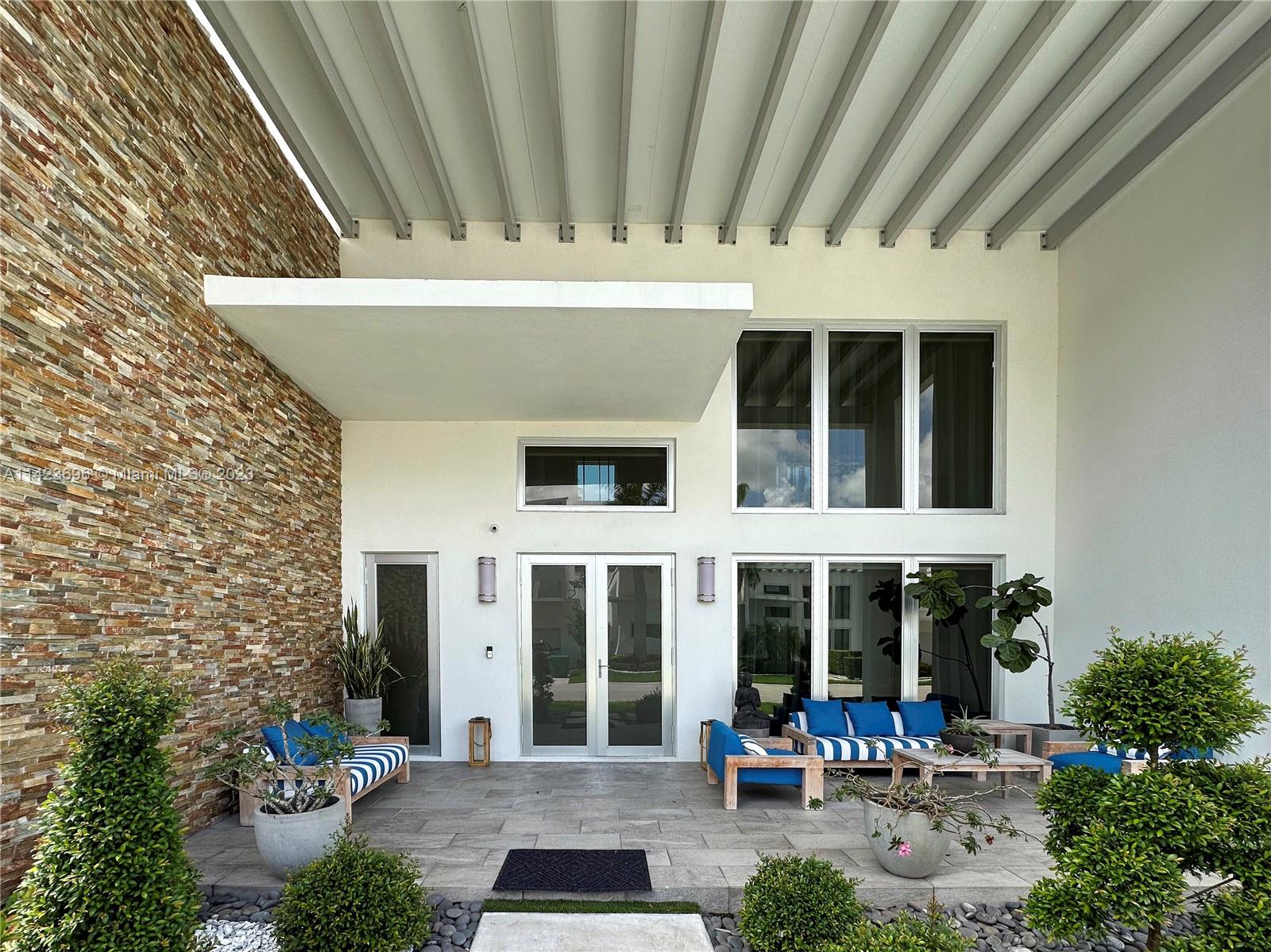 OASIS PARK SQUARE AT DORA - Residential