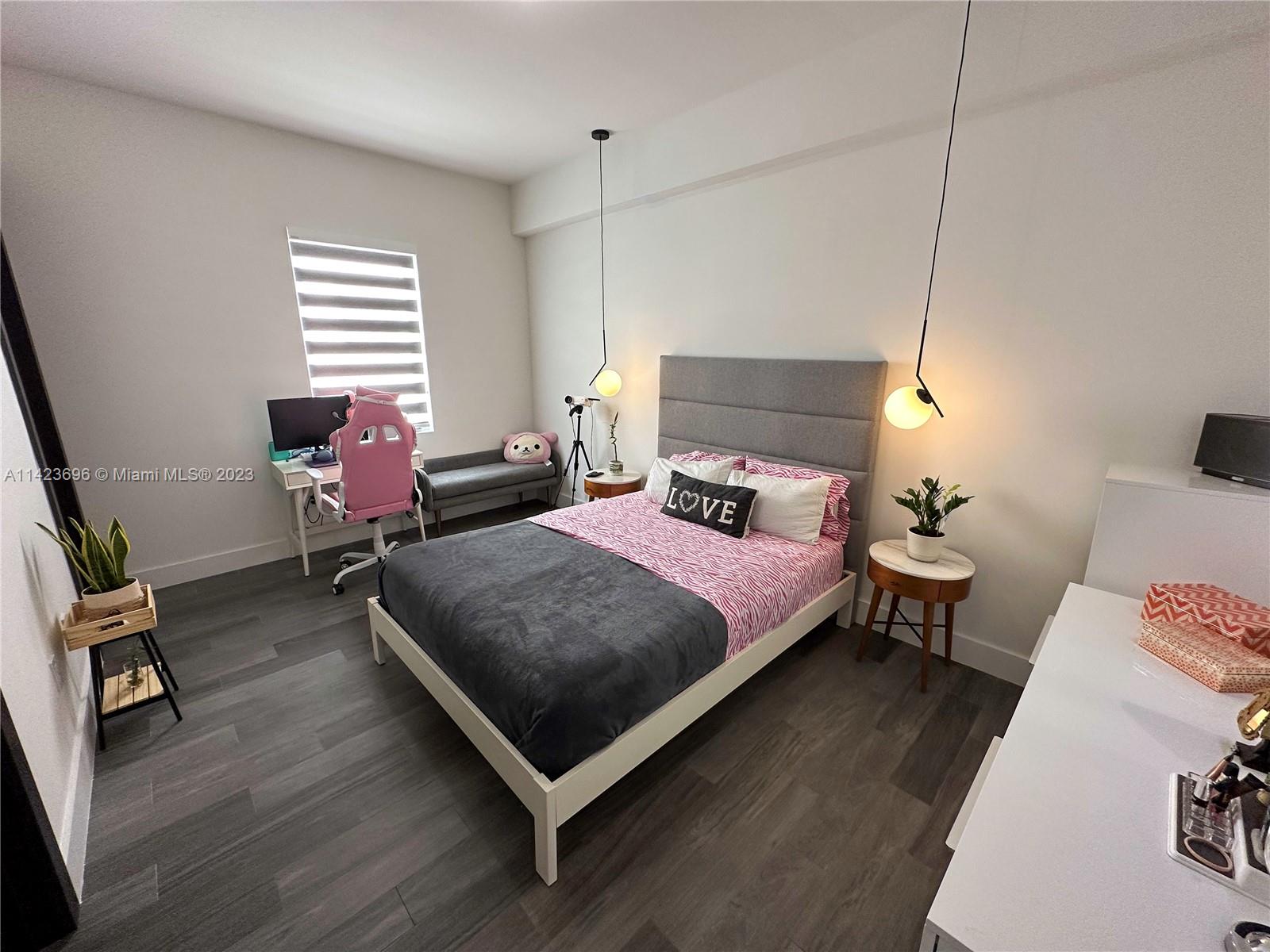 OASIS PARK SQUARE AT DORA - Residential