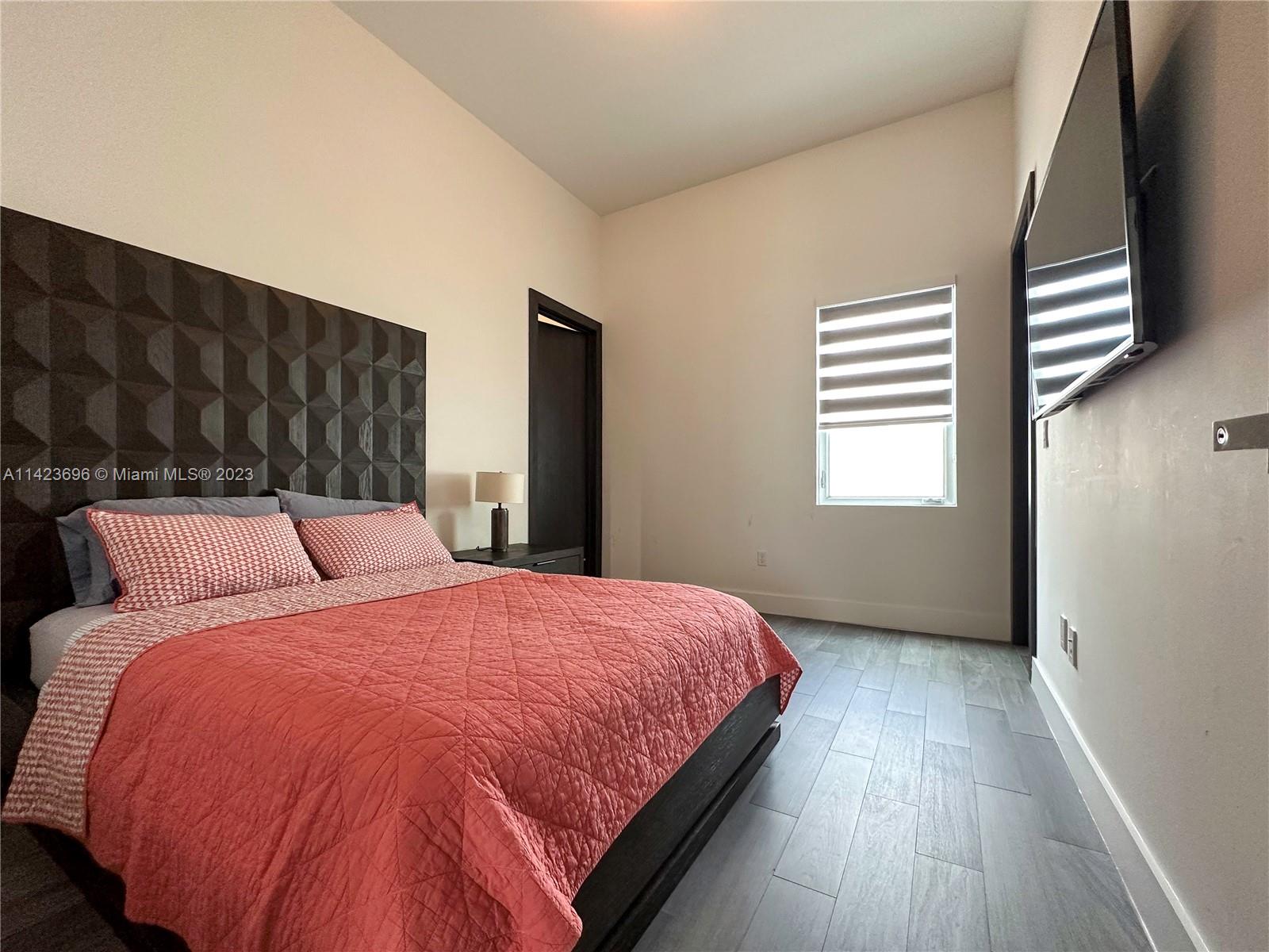 OASIS PARK SQUARE AT DORA - Residential