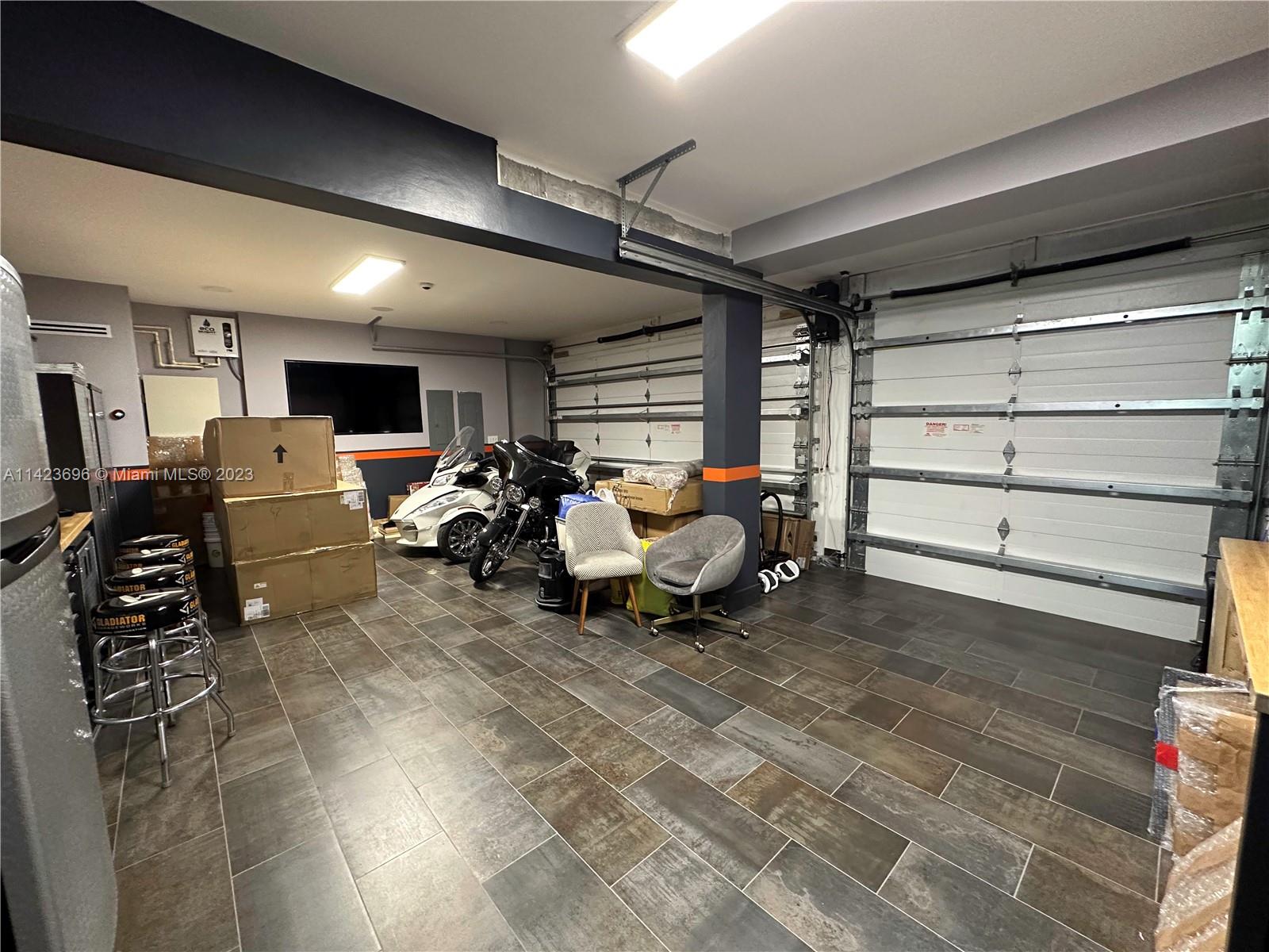 OASIS PARK SQUARE AT DORA - Residential