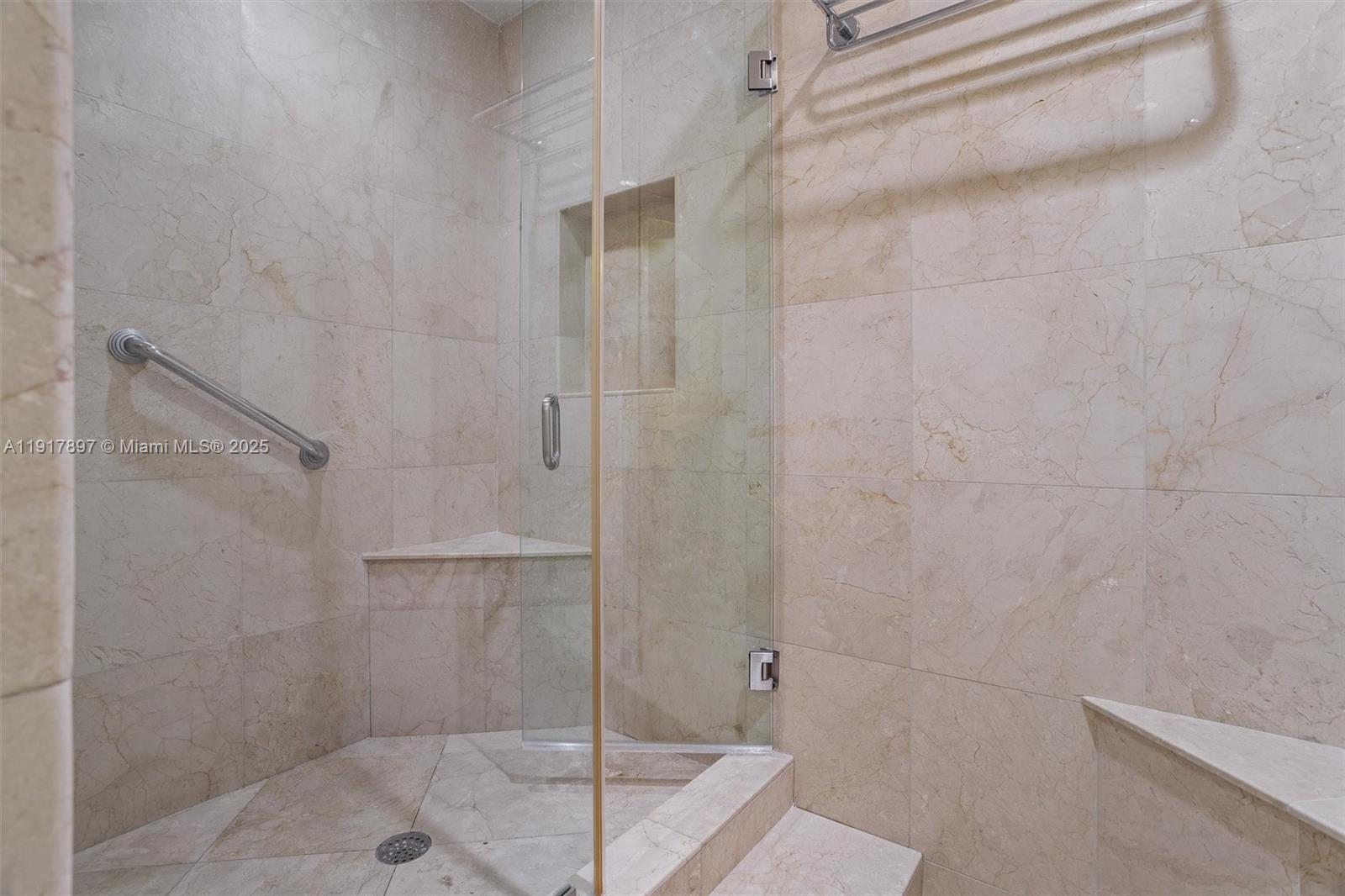 THE EMERALDBAY @ KEY COLO - Residential