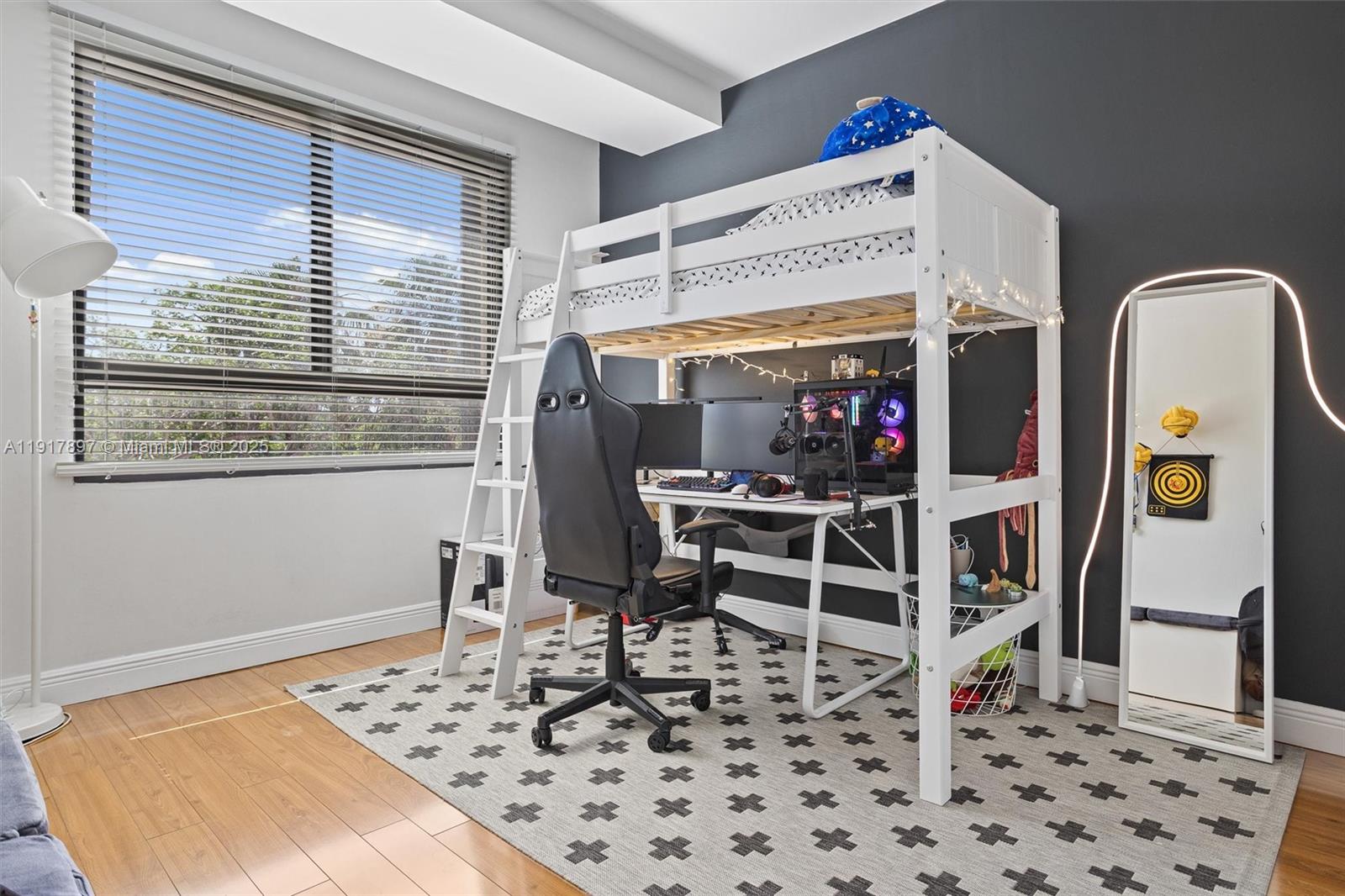 THE EMERALDBAY @ KEY COLO - Residential