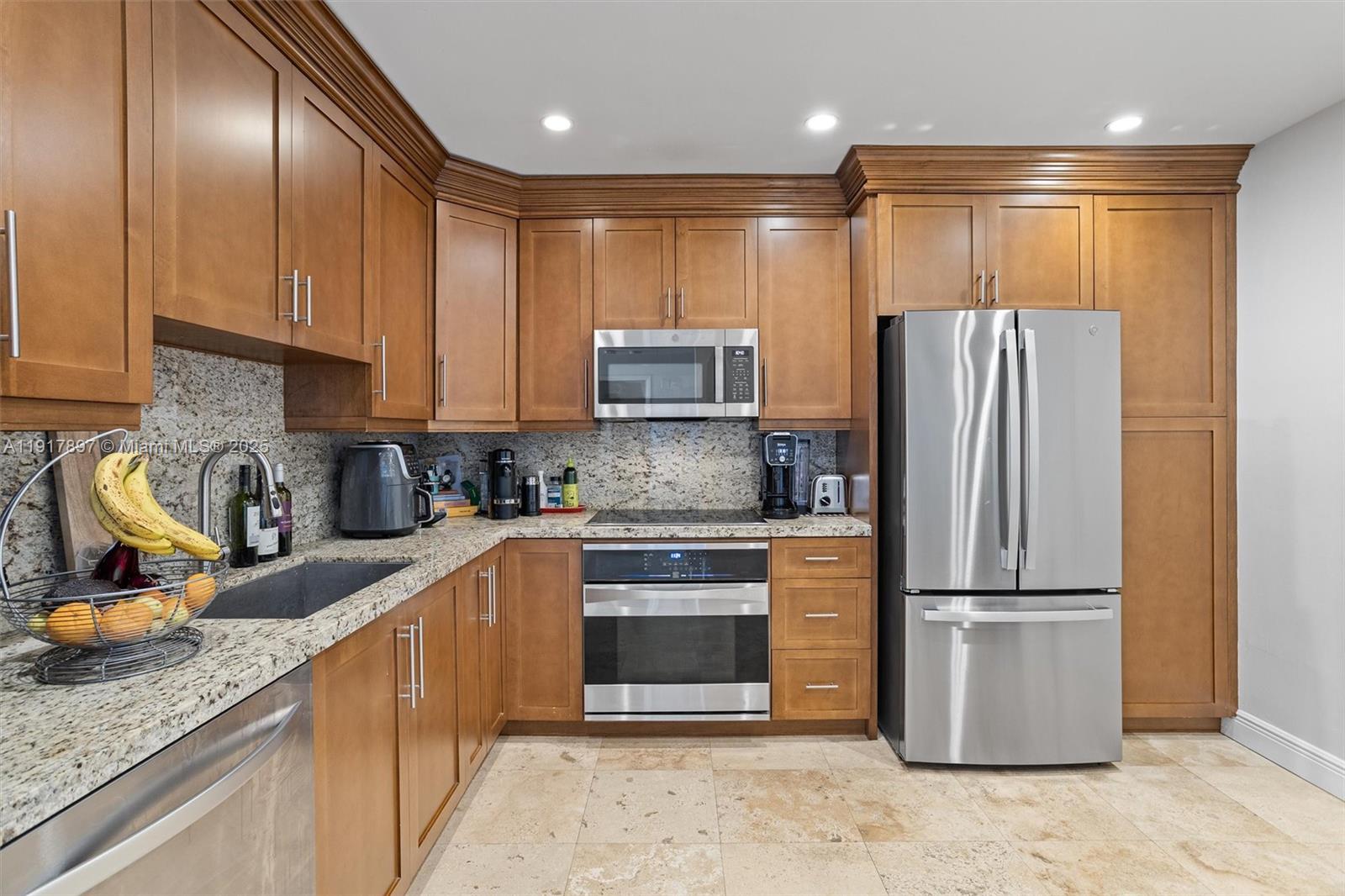 THE EMERALDBAY @ KEY COLO - Residential