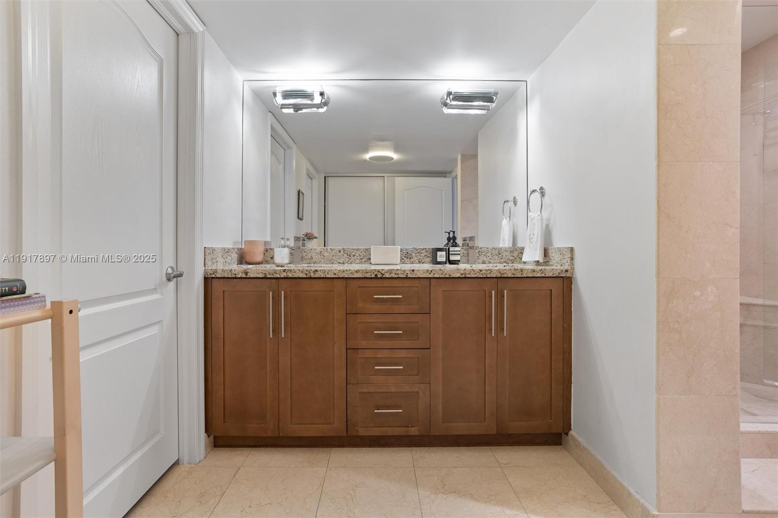 THE EMERALDBAY @ KEY COLO - Residential