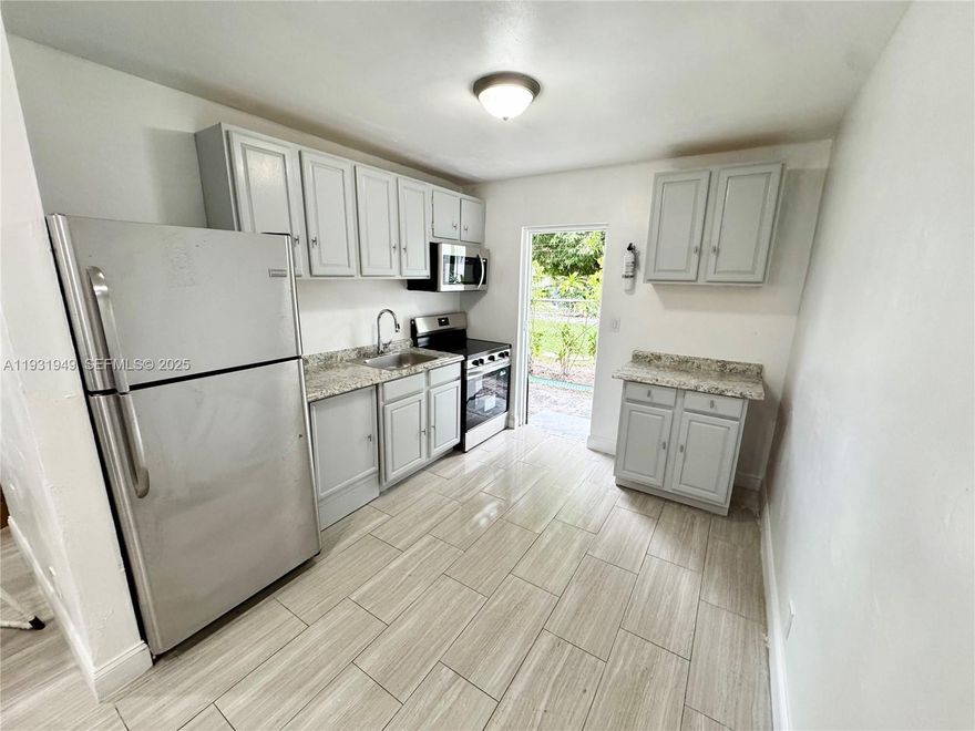 2-bedroom, 1-bath unit in a well-maintained triplex featuring recessed lighting and a practical layout. Centrally located near Downtown Fort Lauderdale, Las Olas Beach, FLL Airport, major highways, restaurants, and shopping areas. No association approval required. Unit is vacant and on lockbox for easy showings. Please present all offers with tenants’ completed rental application, copy of photo IDs, proof of income, and credit and background checks.