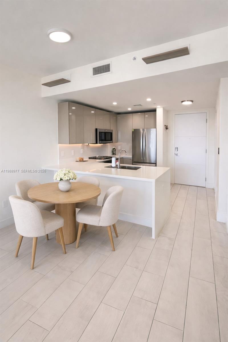 METROPICA NORTH TOWER ONE - Residential Lease