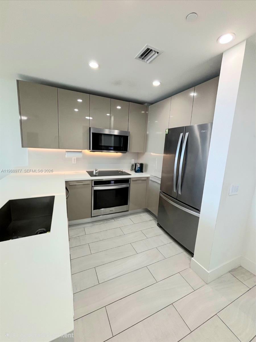 METROPICA NORTH TOWER ONE - Residential Lease