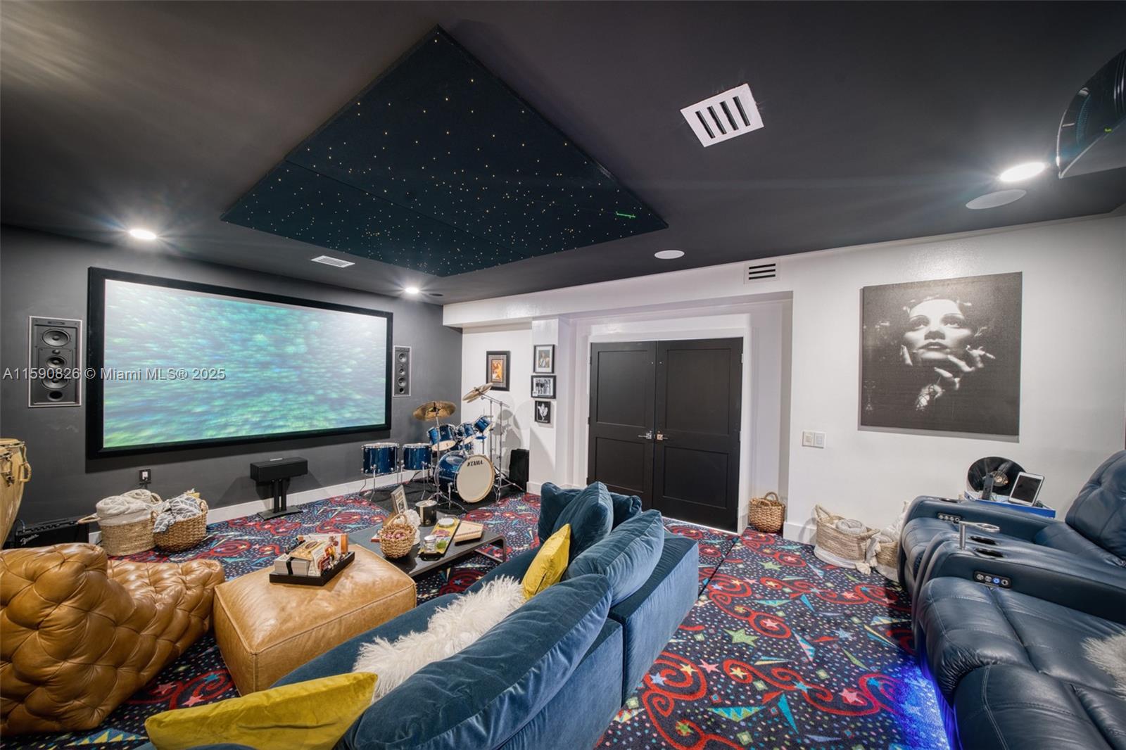 HOLLYWOOD LAKES SECTION - Residential