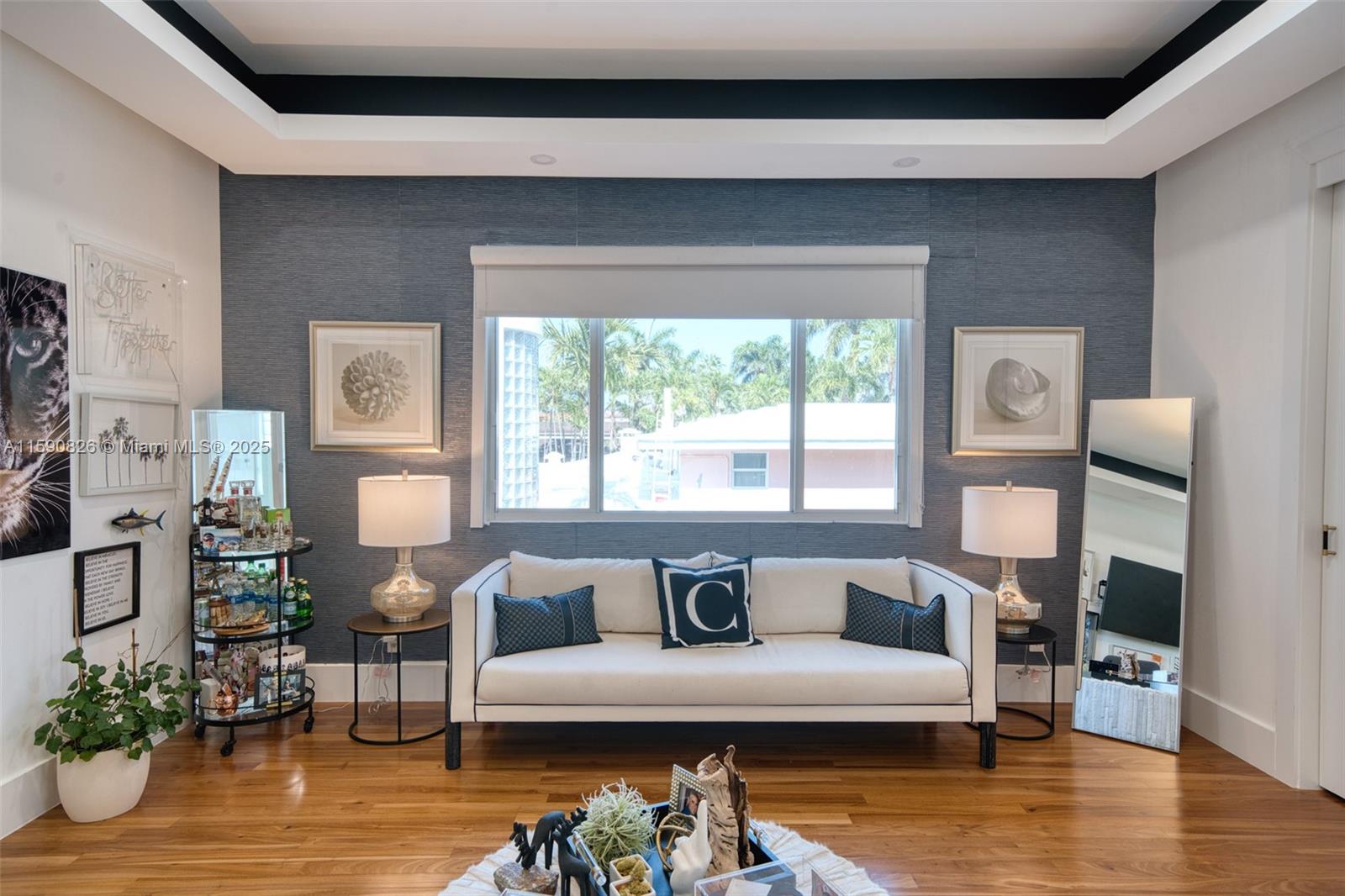 HOLLYWOOD LAKES SECTION - Residential