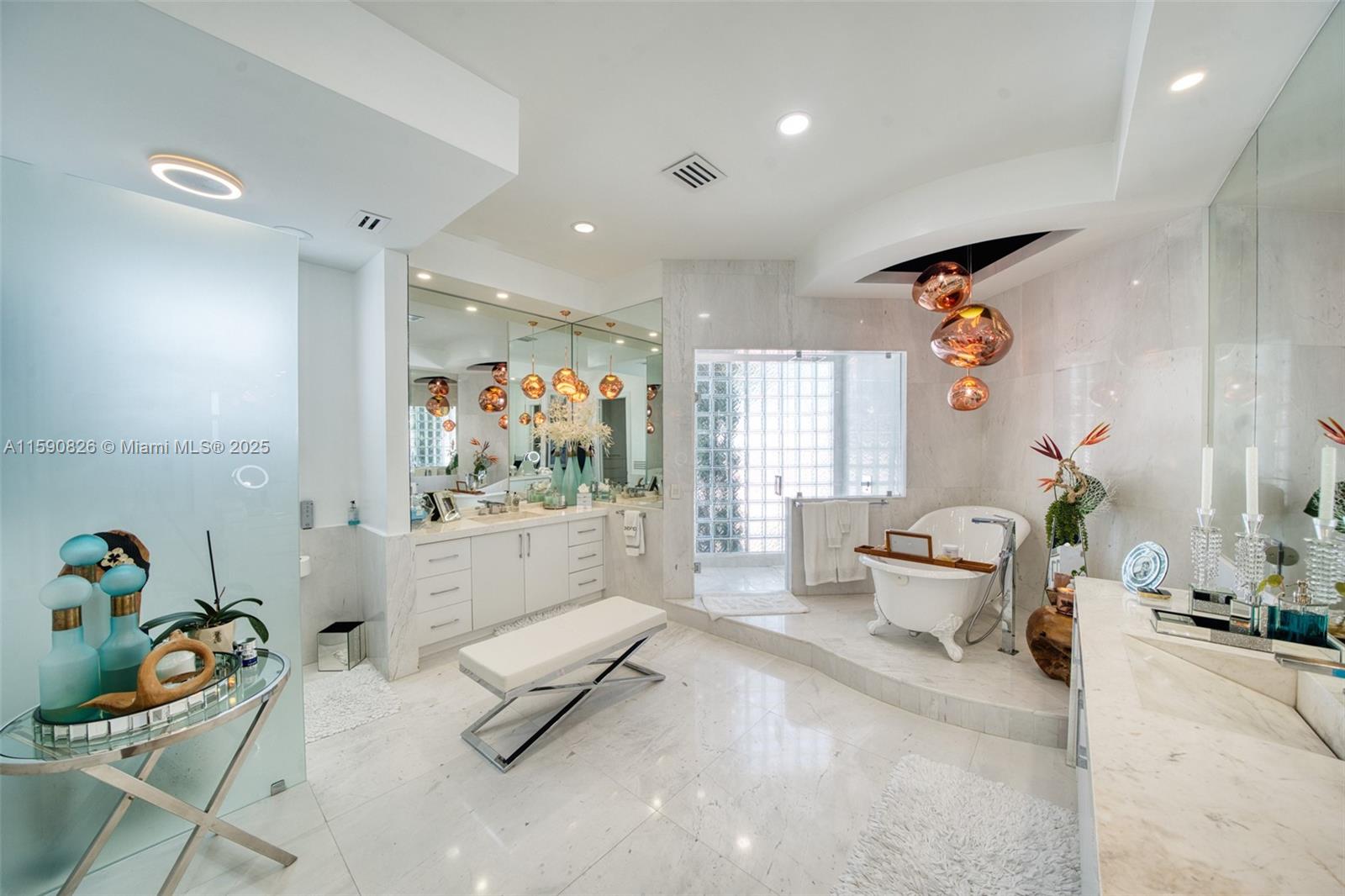 HOLLYWOOD LAKES SECTION - Residential