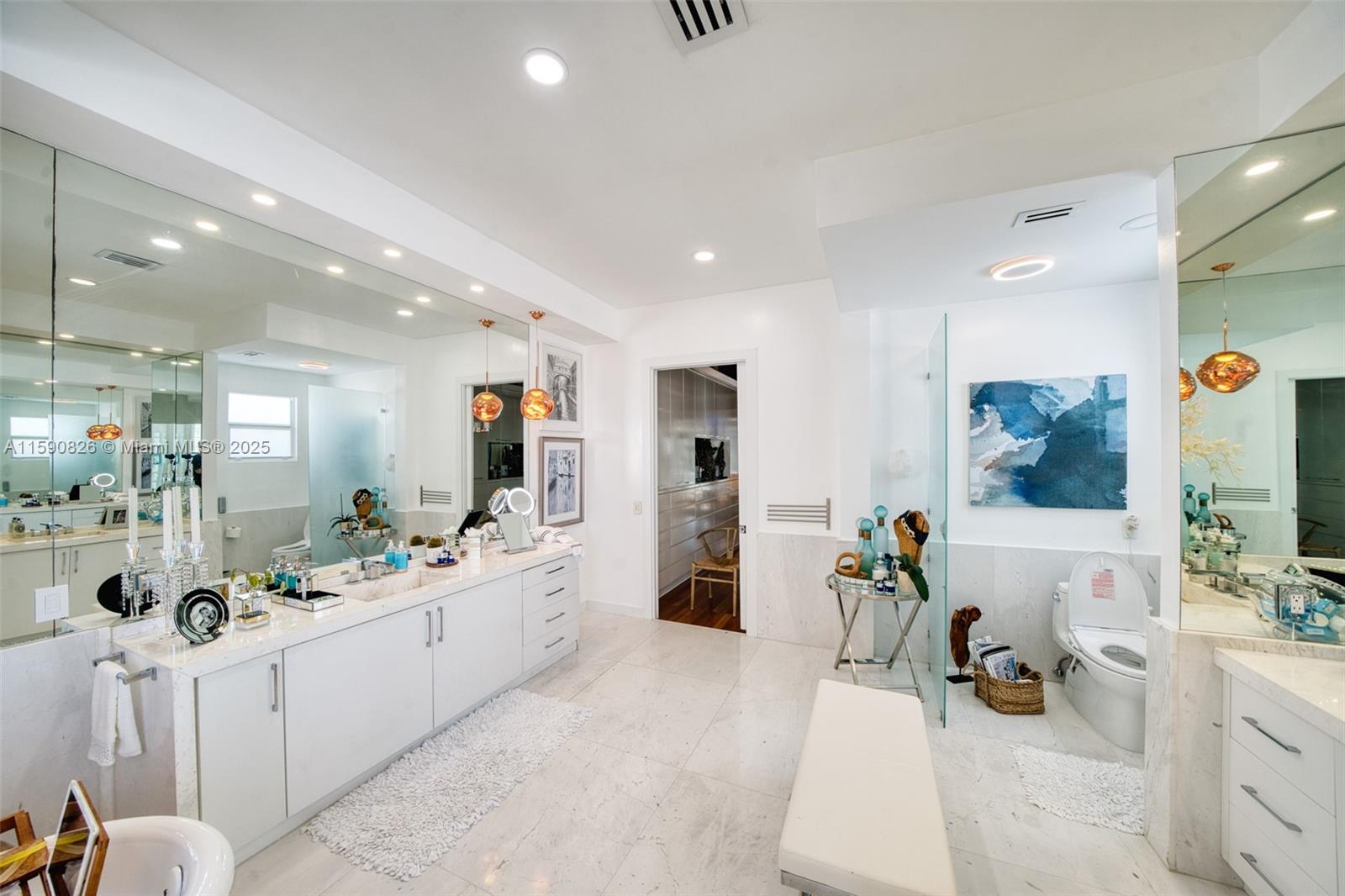 HOLLYWOOD LAKES SECTION - Residential