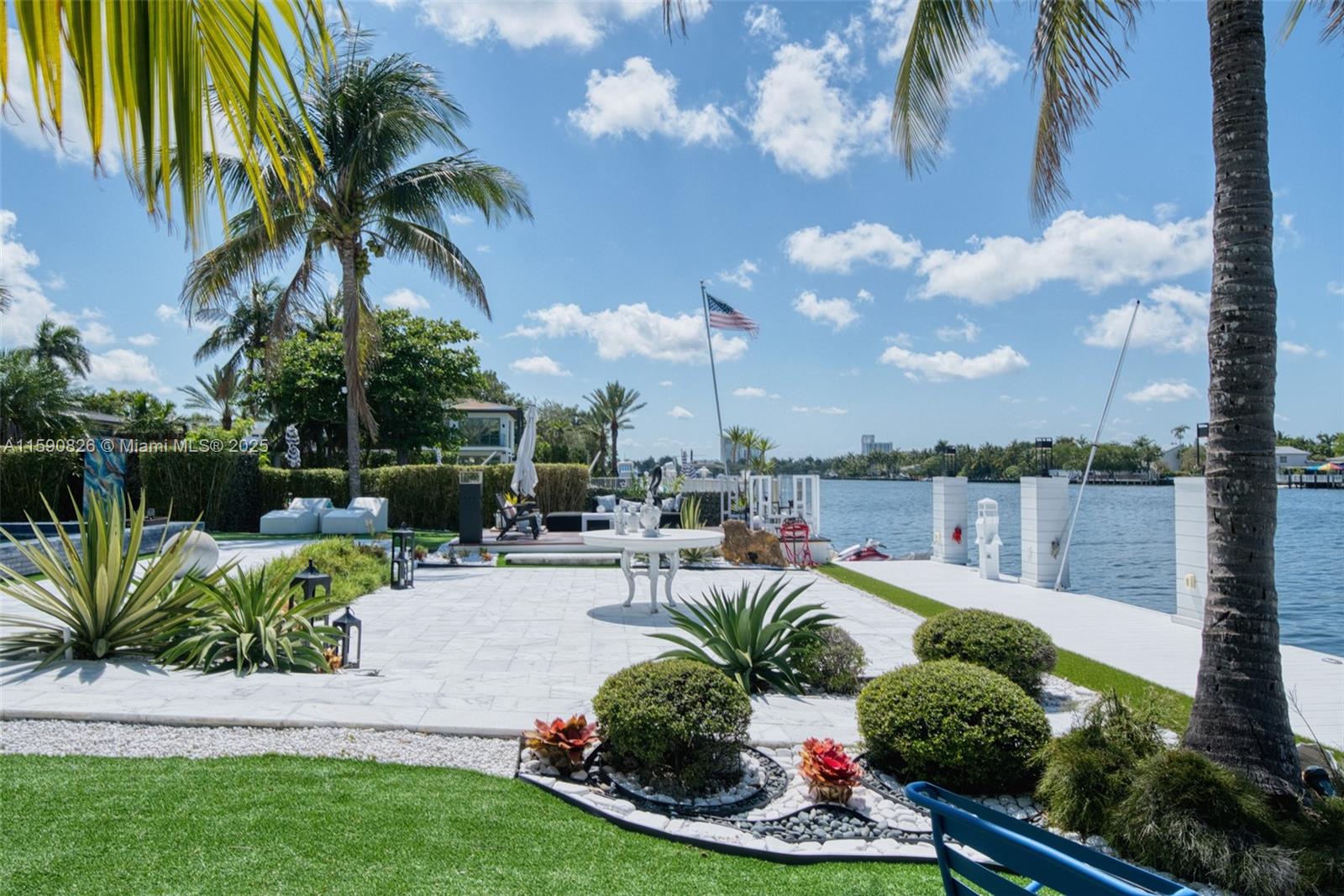 HOLLYWOOD LAKES SECTION - Residential