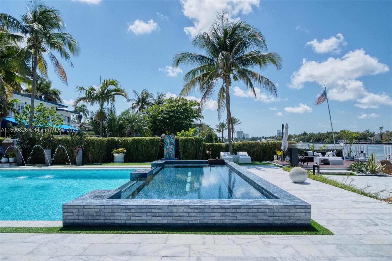HOLLYWOOD LAKES SECTION - Residential