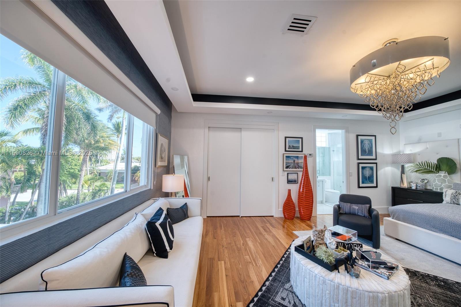 HOLLYWOOD LAKES SECTION - Residential