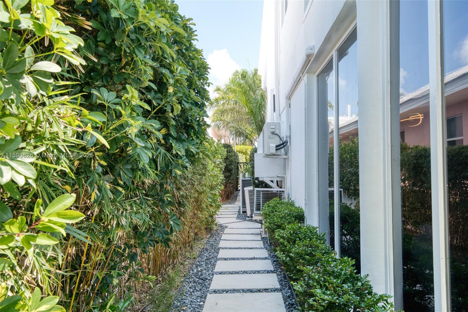HOLLYWOOD LAKES SECTION - Residential