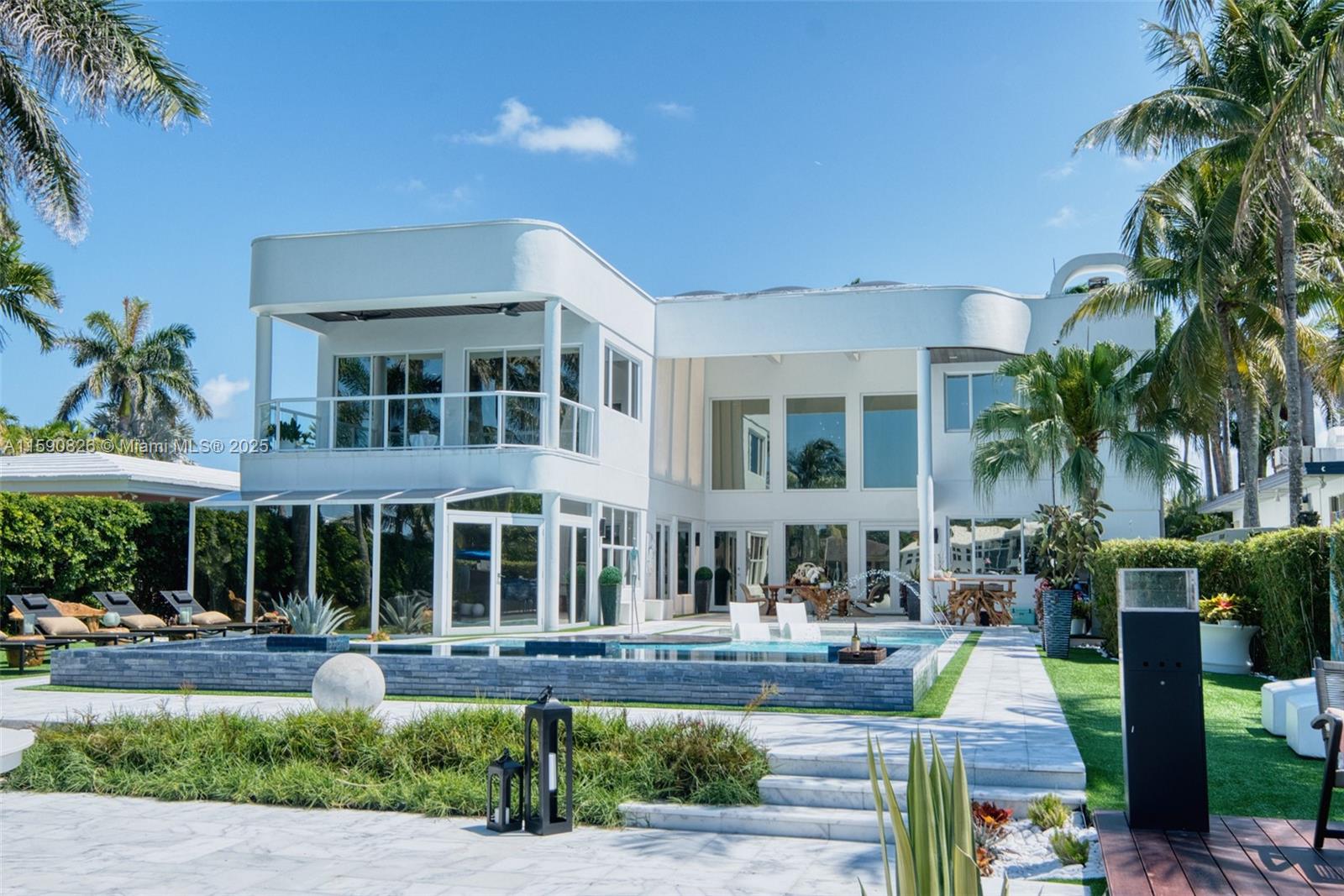 HOLLYWOOD LAKES SECTION - Residential