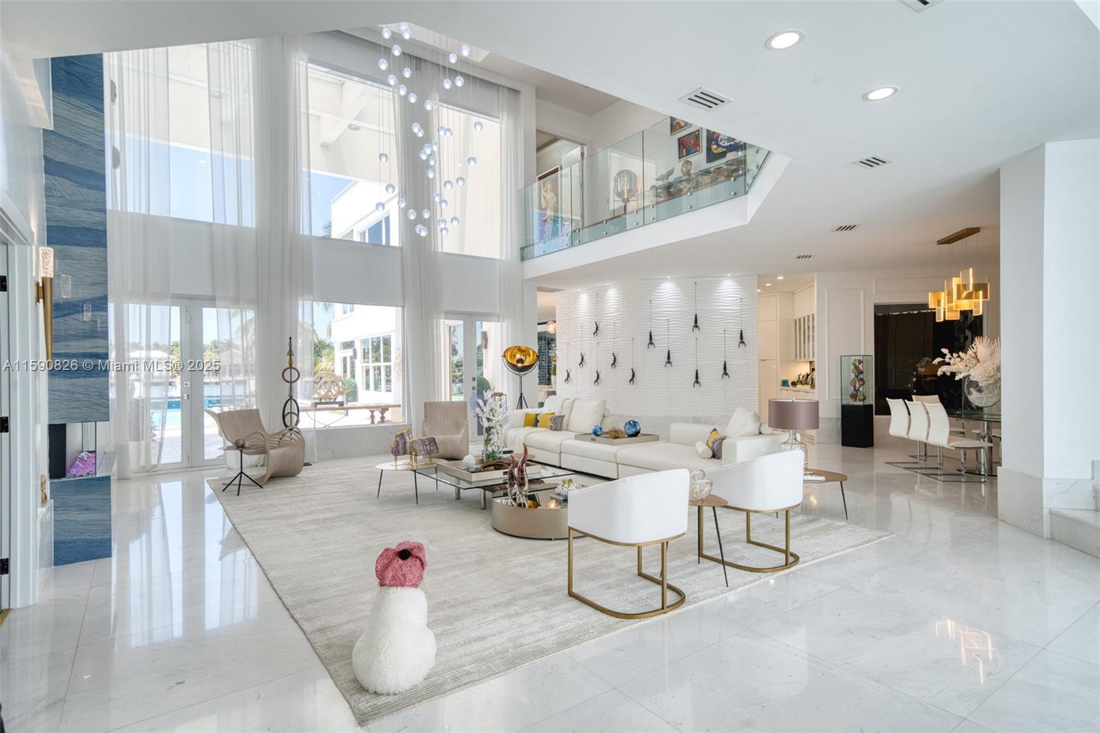 HOLLYWOOD LAKES SECTION - Residential