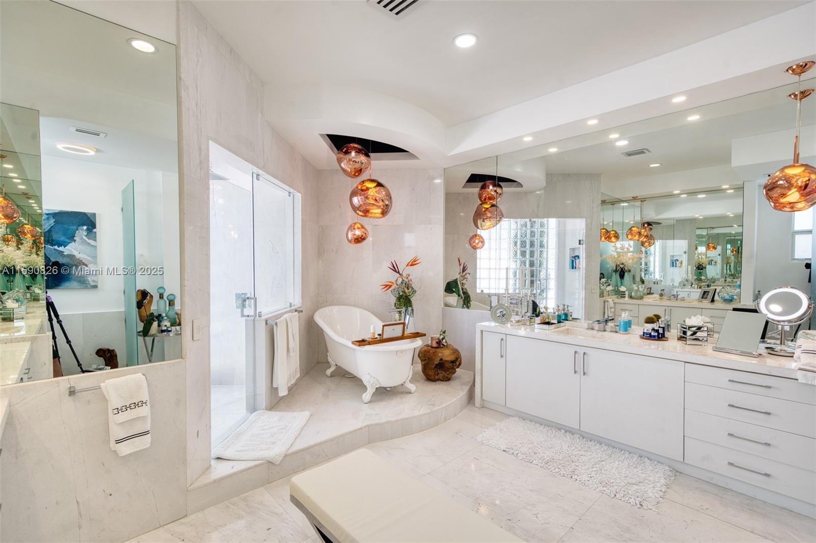 HOLLYWOOD LAKES SECTION - Residential