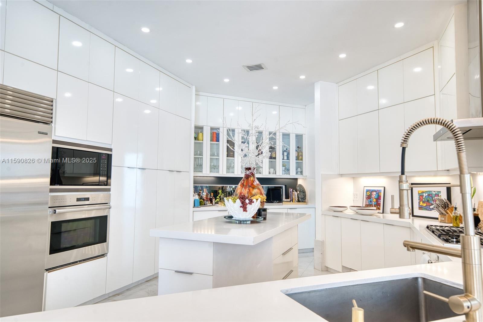 HOLLYWOOD LAKES SECTION - Residential