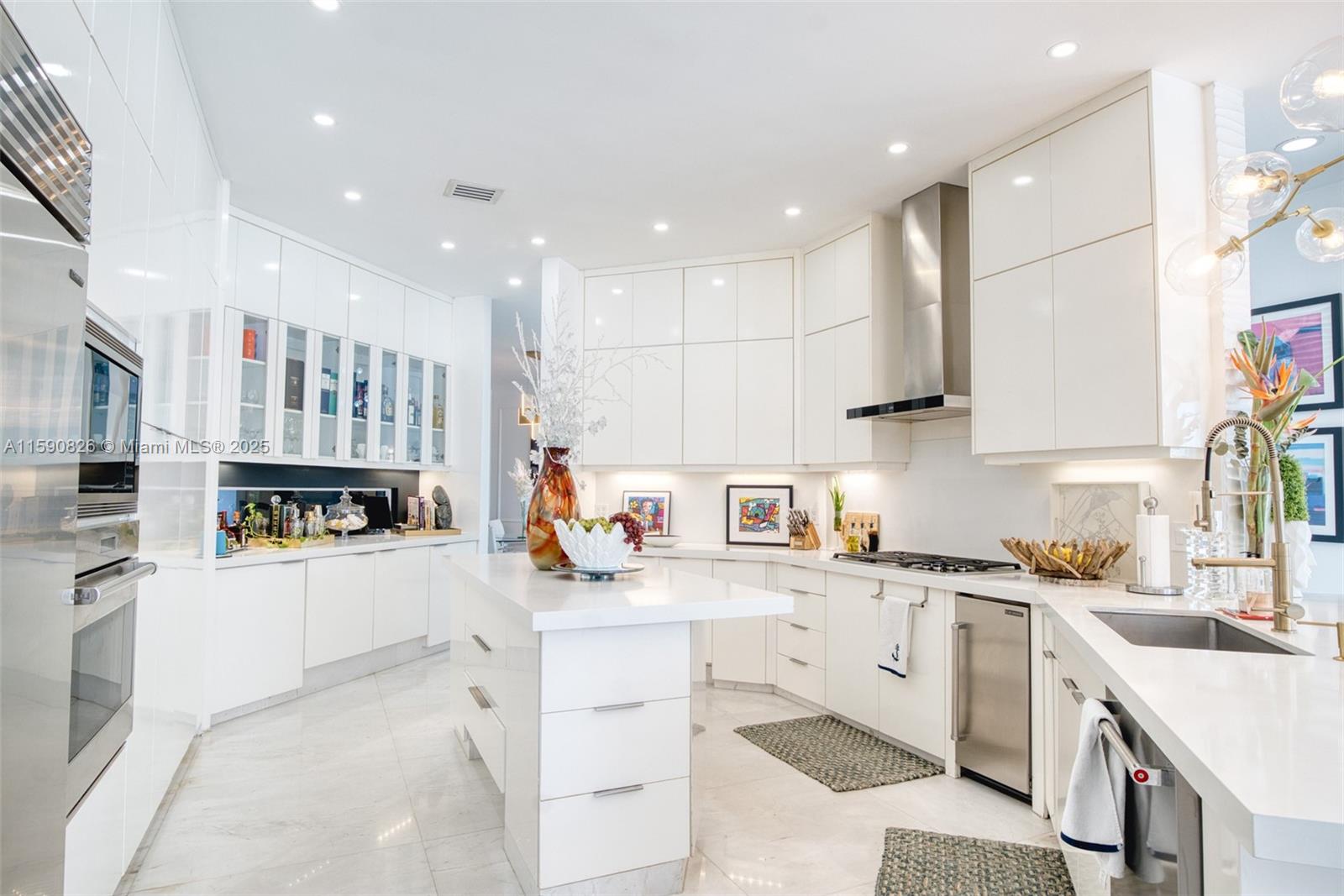 HOLLYWOOD LAKES SECTION - Residential