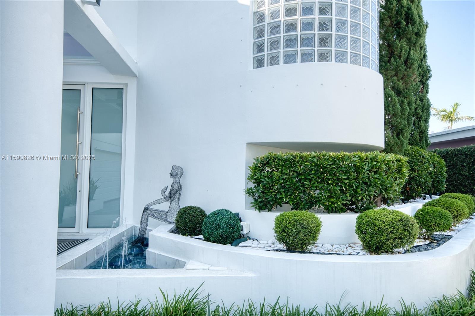 HOLLYWOOD LAKES SECTION - Residential