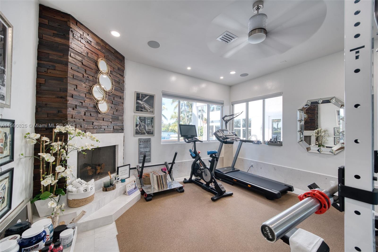 HOLLYWOOD LAKES SECTION - Residential