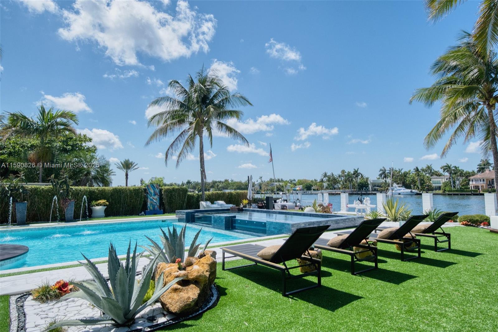 HOLLYWOOD LAKES SECTION - Residential