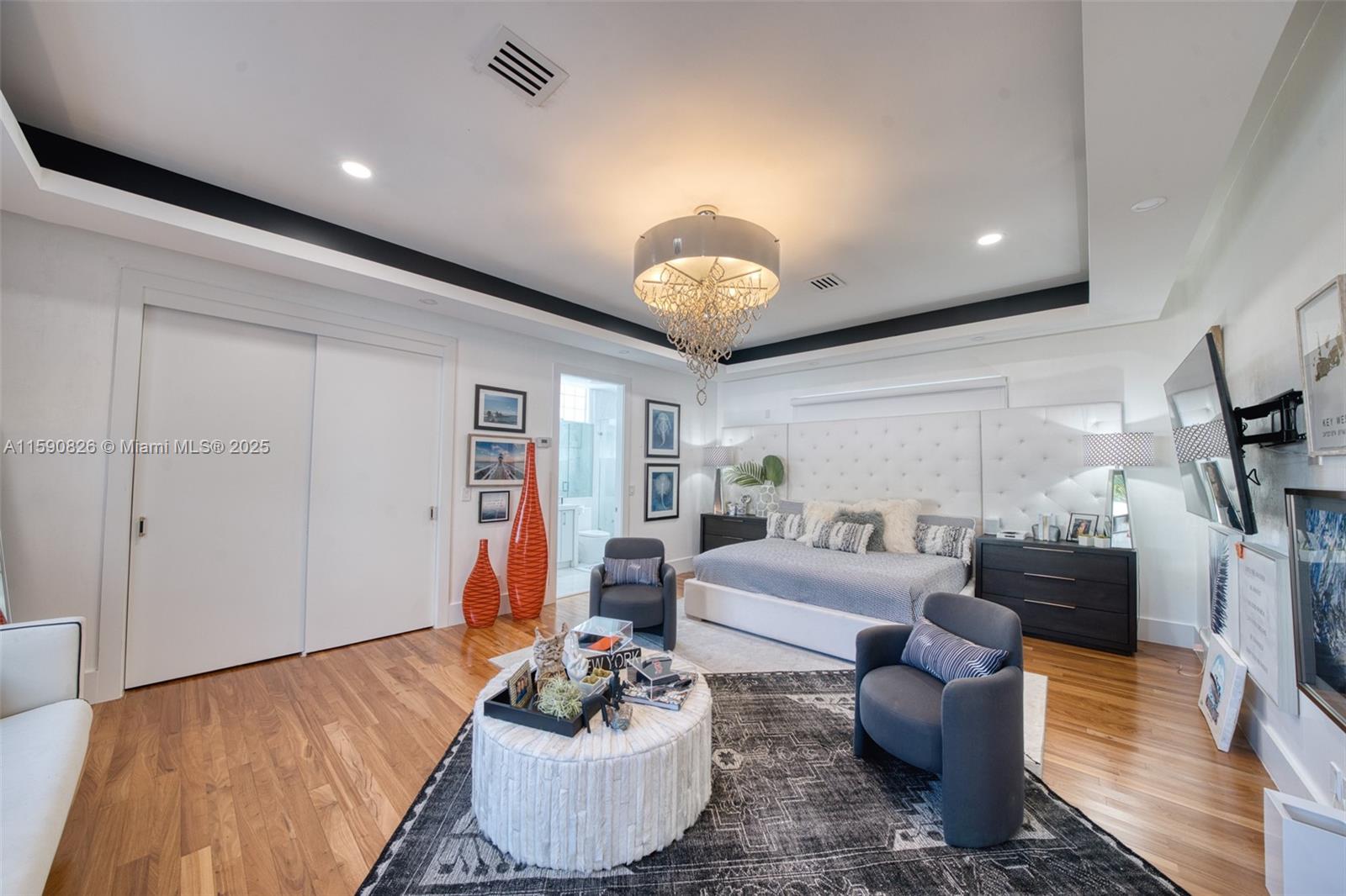 HOLLYWOOD LAKES SECTION - Residential