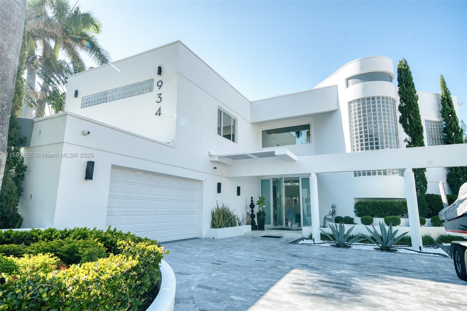 HOLLYWOOD LAKES SECTION - Residential