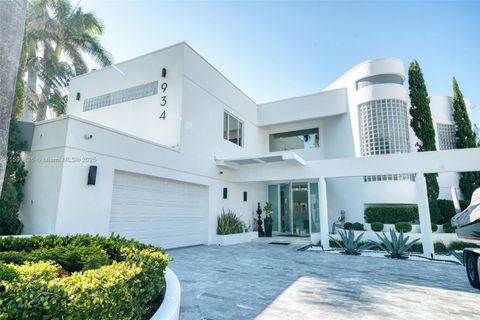 934 S Southlake Dr Hollywood FL 33019