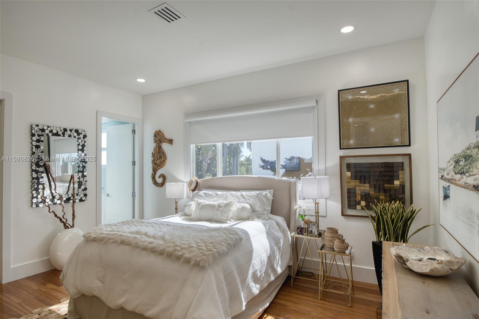 HOLLYWOOD LAKES SECTION - Residential