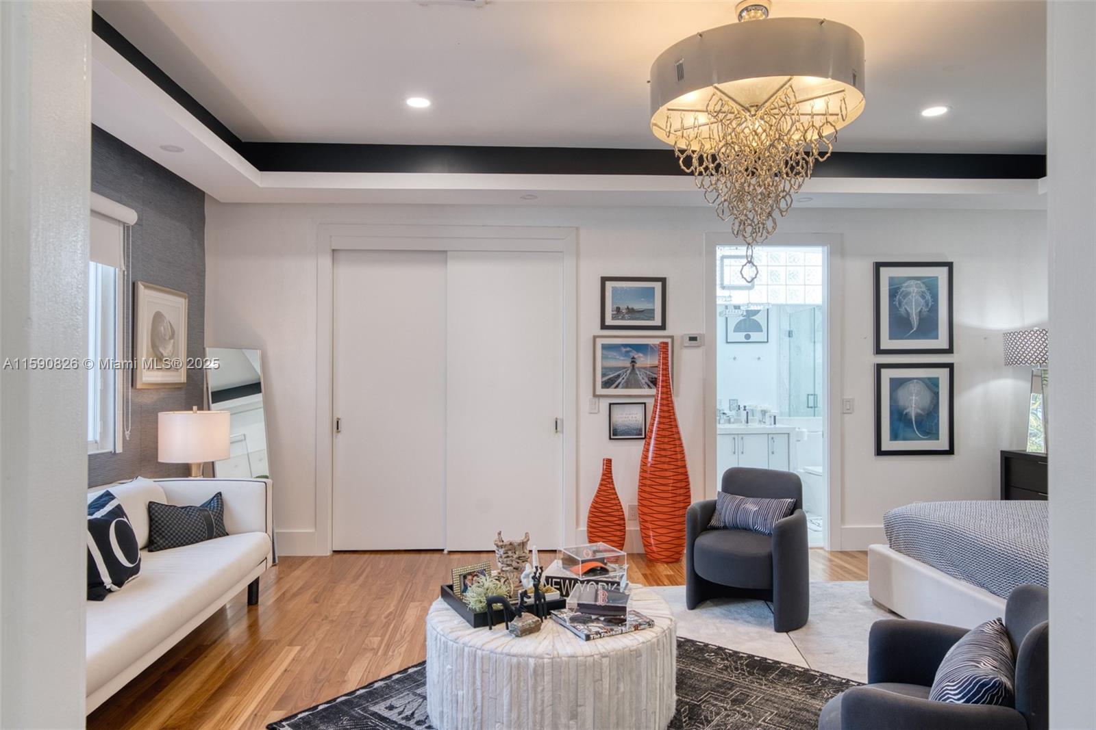 HOLLYWOOD LAKES SECTION - Residential