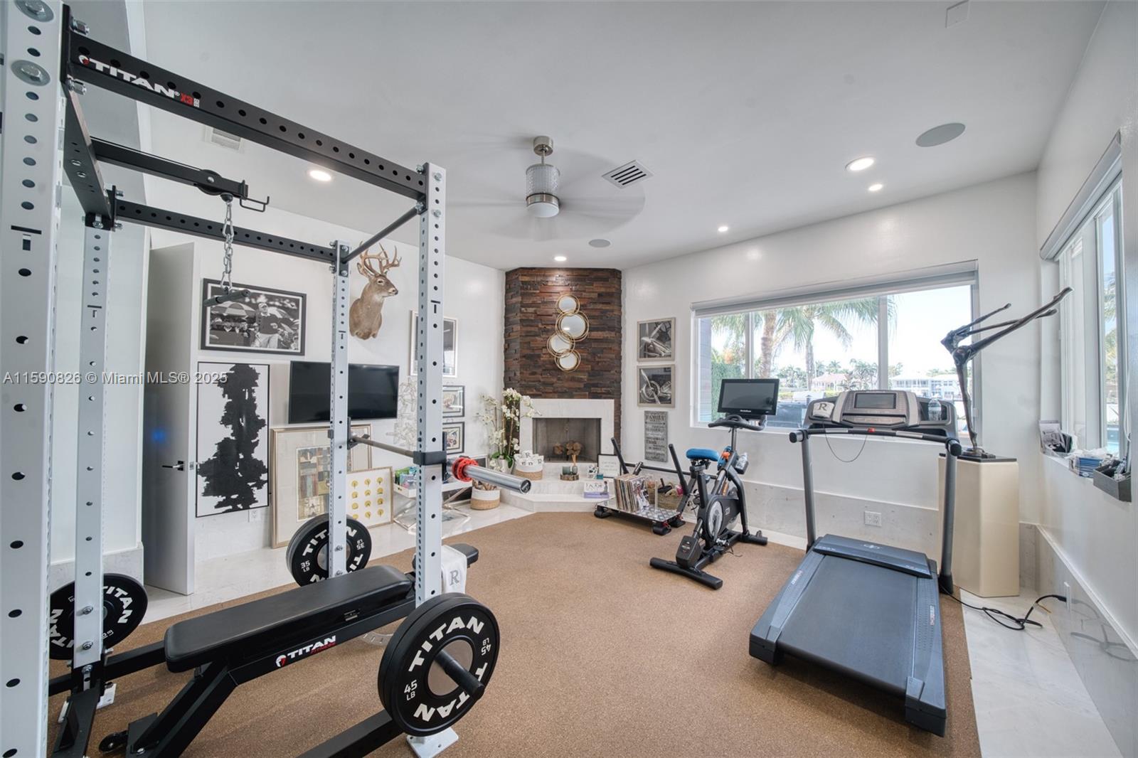 HOLLYWOOD LAKES SECTION - Residential