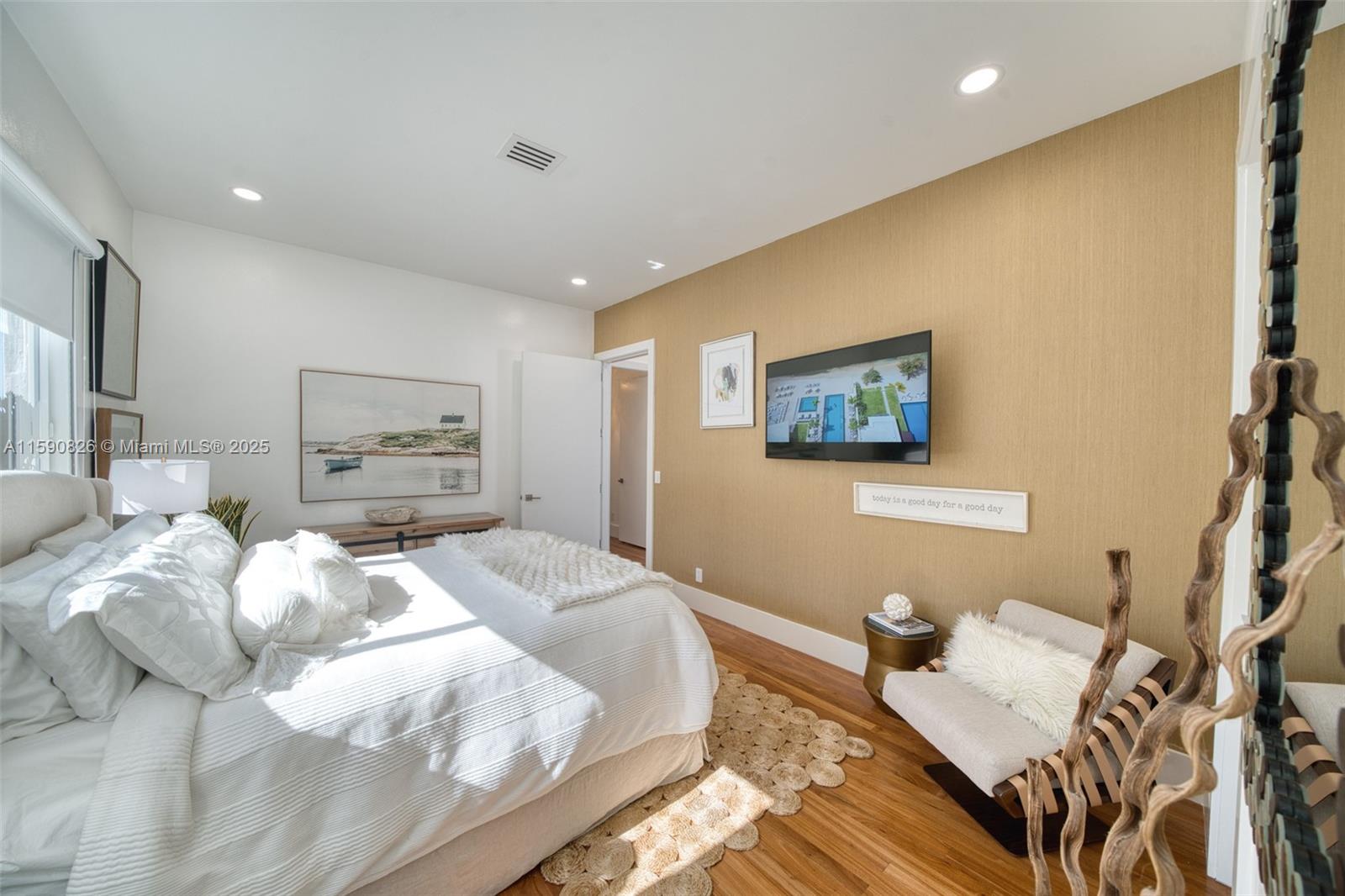 HOLLYWOOD LAKES SECTION - Residential