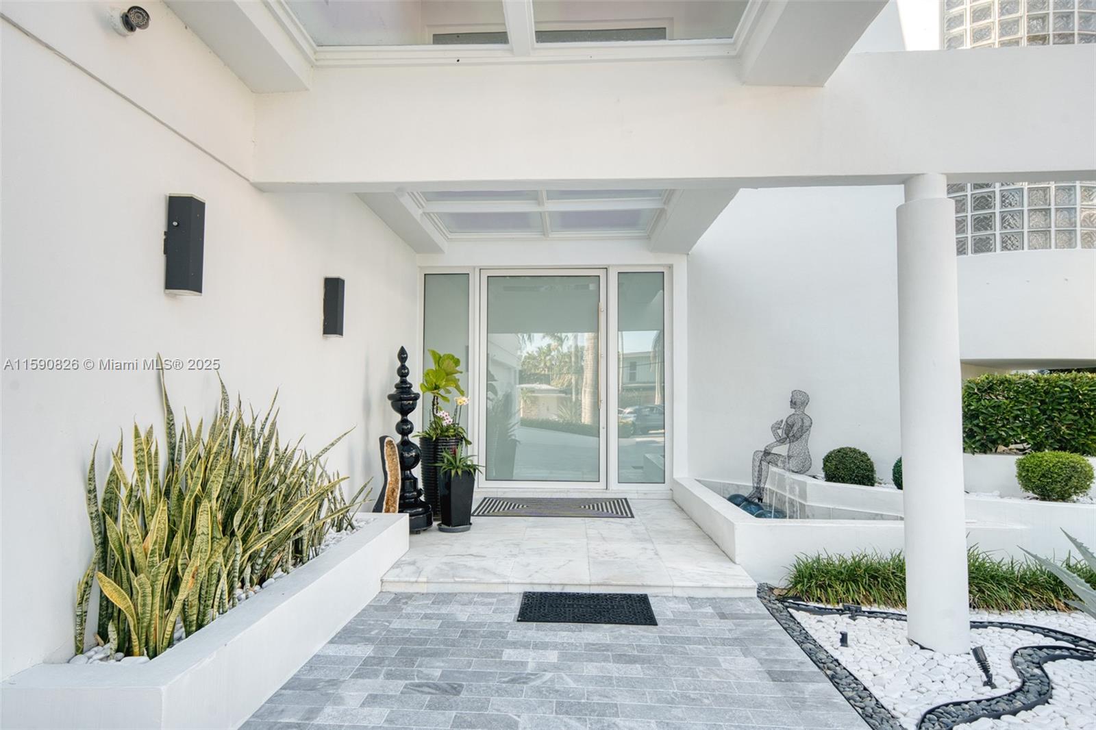 HOLLYWOOD LAKES SECTION - Residential