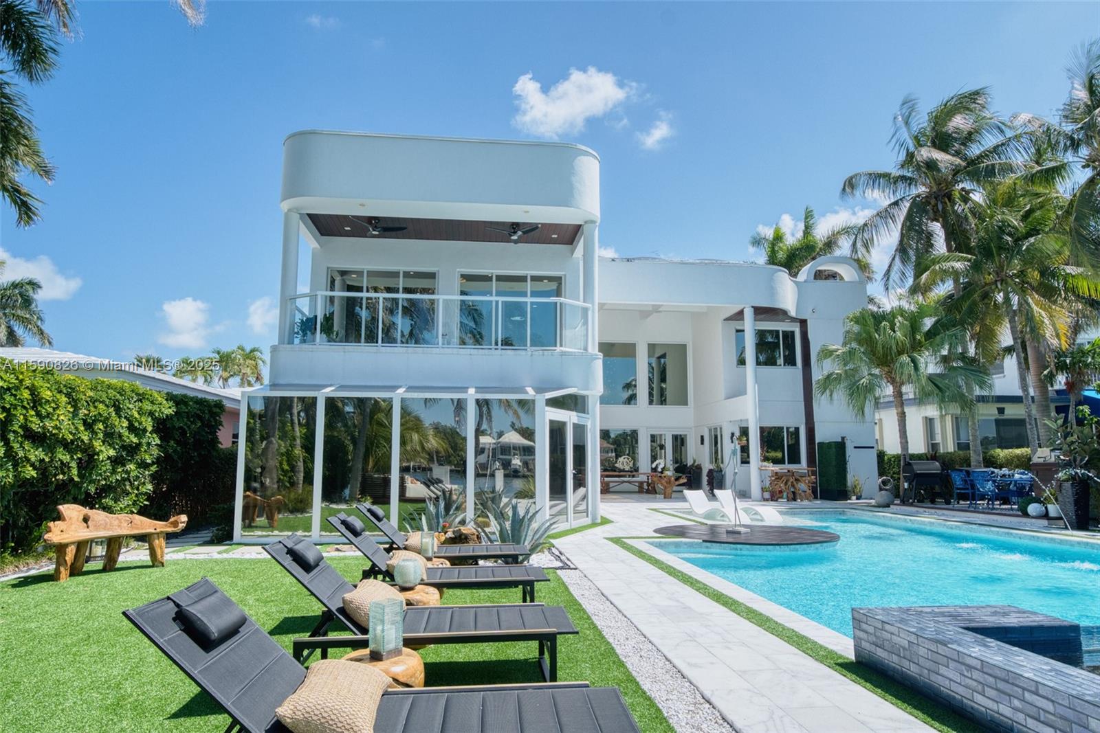 HOLLYWOOD LAKES SECTION - Residential