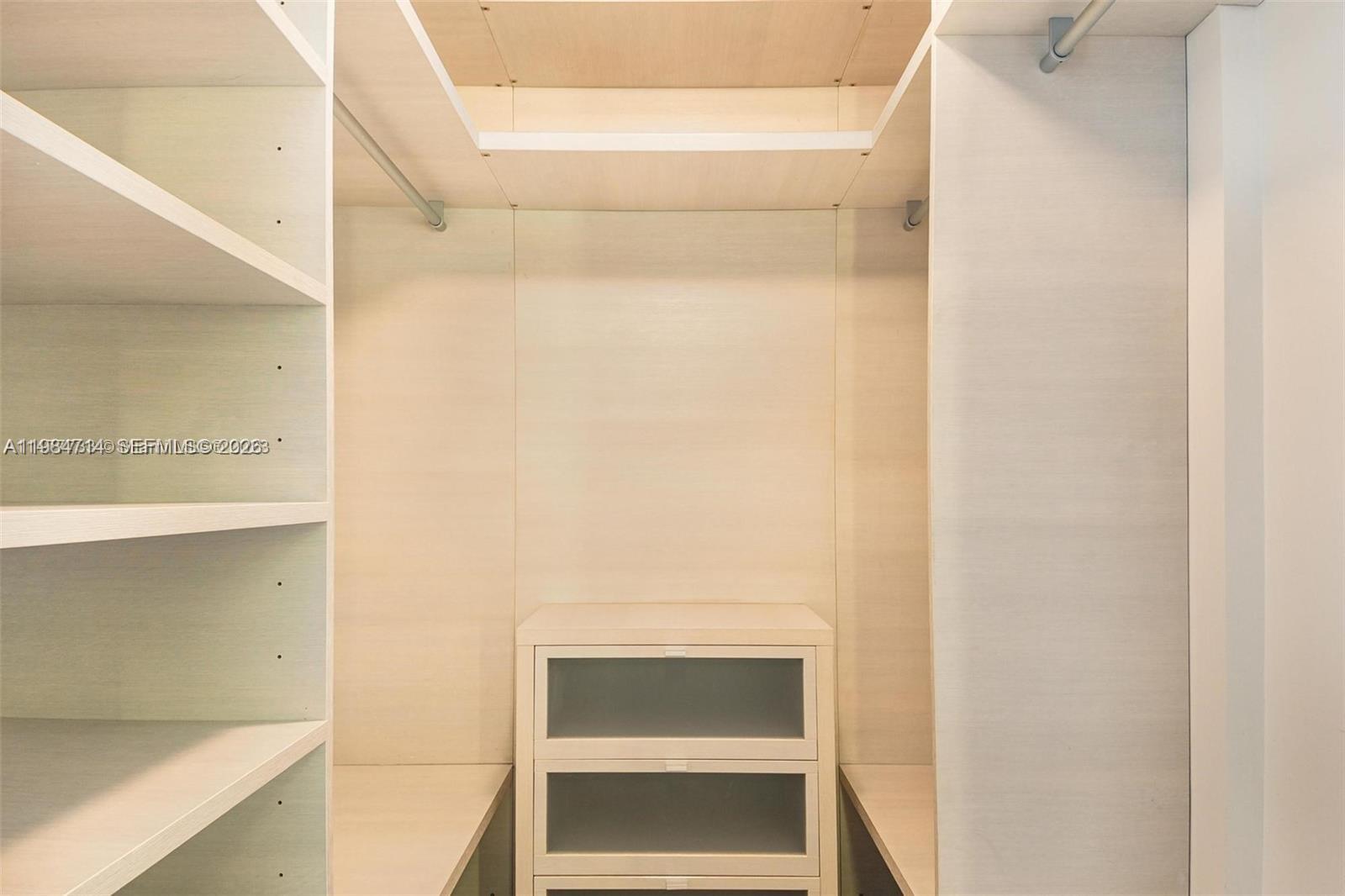 REACH CONDO - Residential