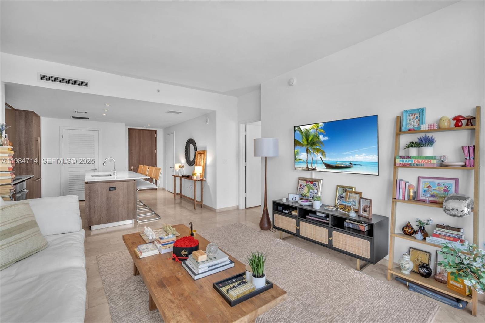 REACH CONDO - Residential