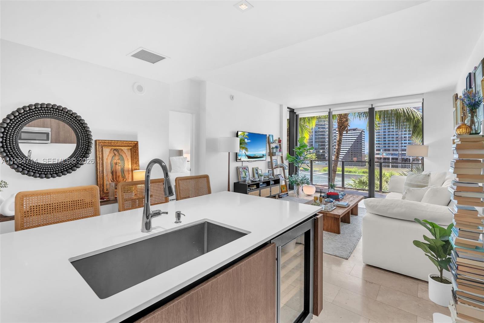 REACH CONDO - Residential