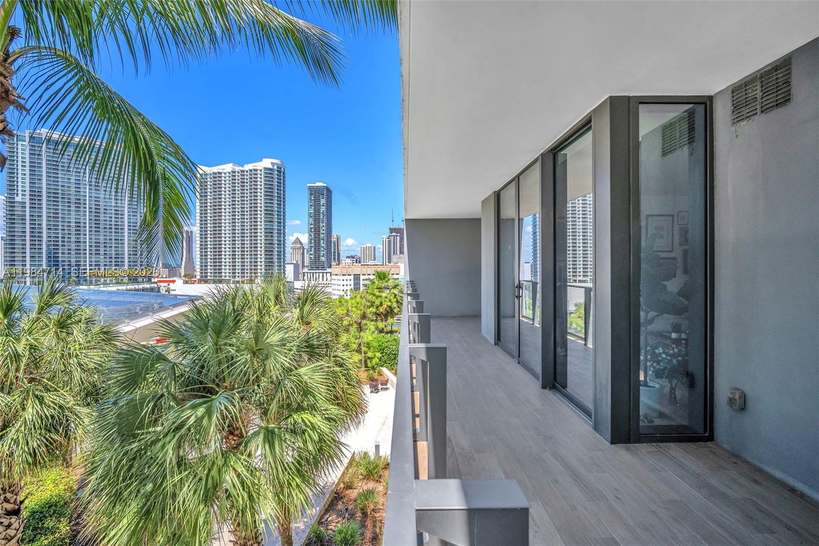 REACH CONDO - Residential