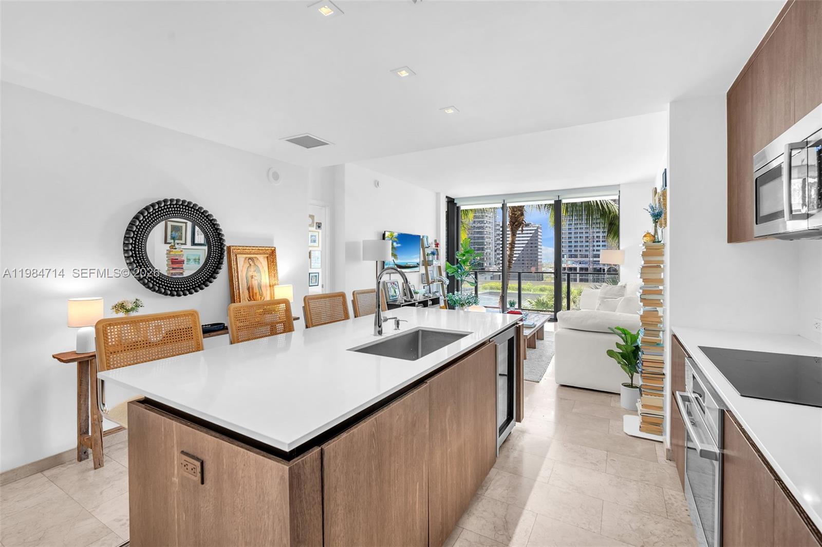 REACH CONDO - Residential