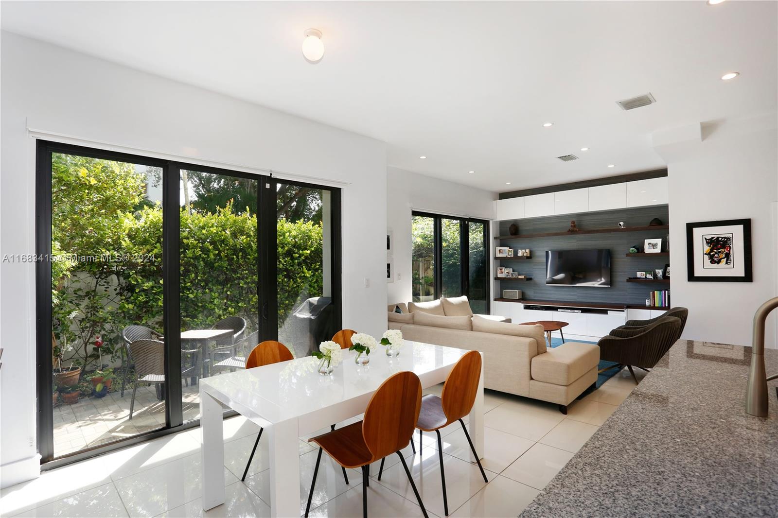 HIDEAWAY COVE CONDOMINIUM - Residential Lease