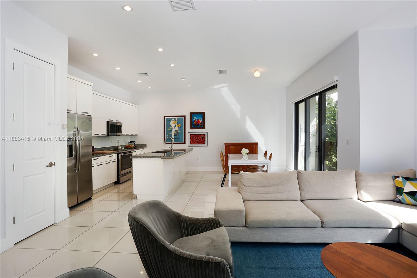HIDEAWAY COVE CONDOMINIUM - Residential Lease