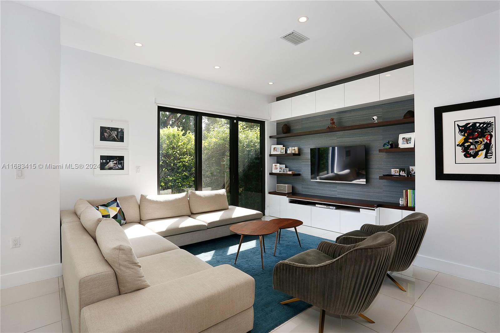HIDEAWAY COVE CONDOMINIUM - Residential Lease