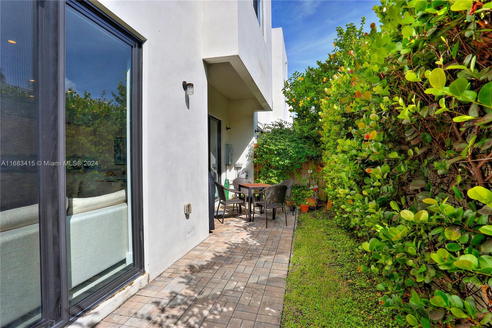 HIDEAWAY COVE CONDOMINIUM - Residential Lease