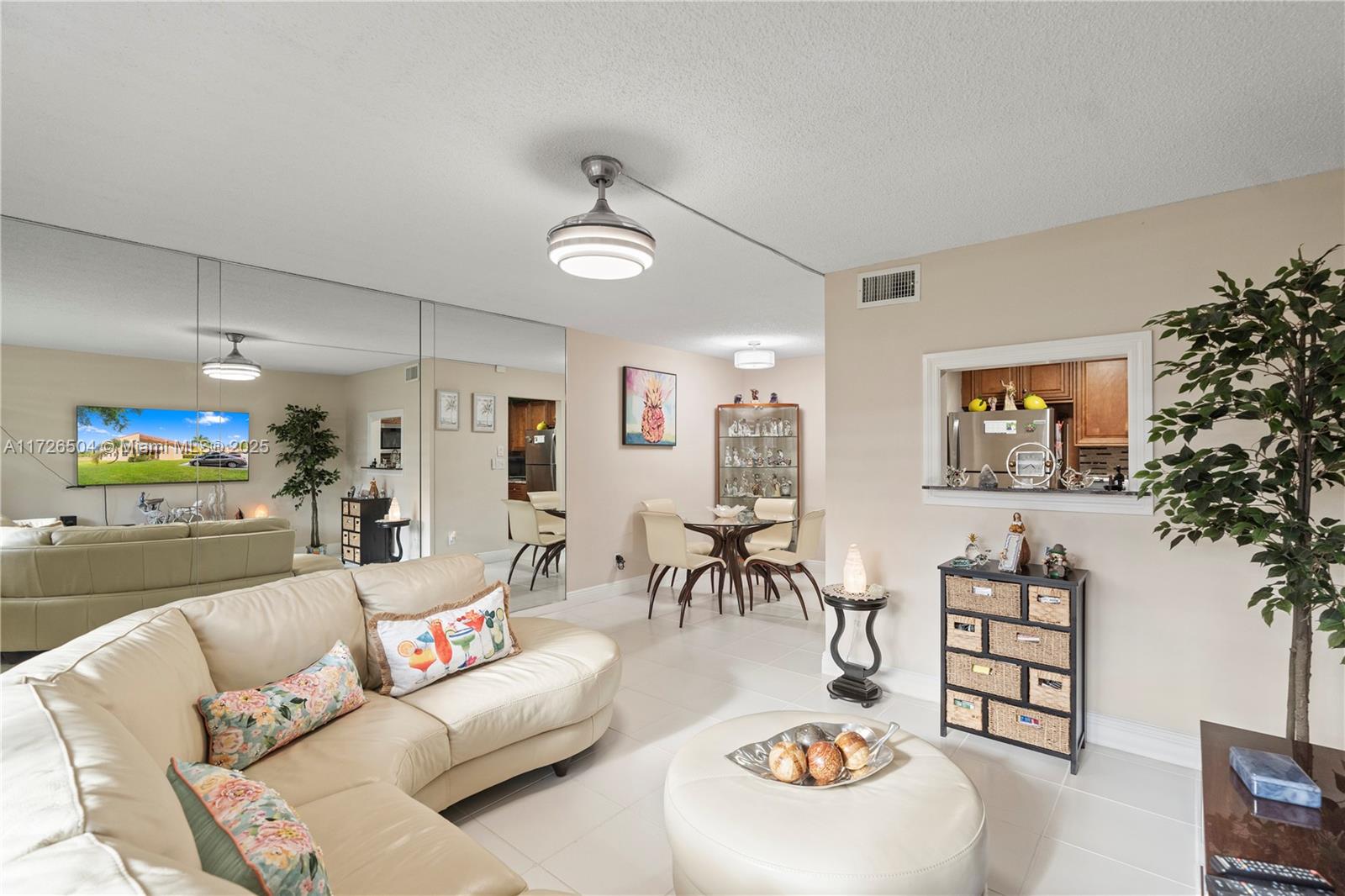 8851 Sunrise Lakes Blvd 116, Sunrise, Miami-Dade County, Florida - 1 Bedrooms  
1 Bathrooms - 