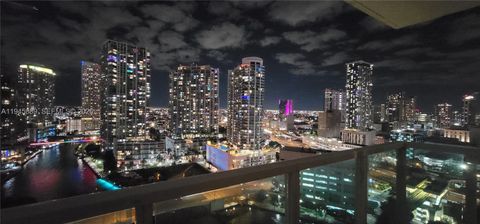 31 SE 5th St 2711 Miami FL 33131