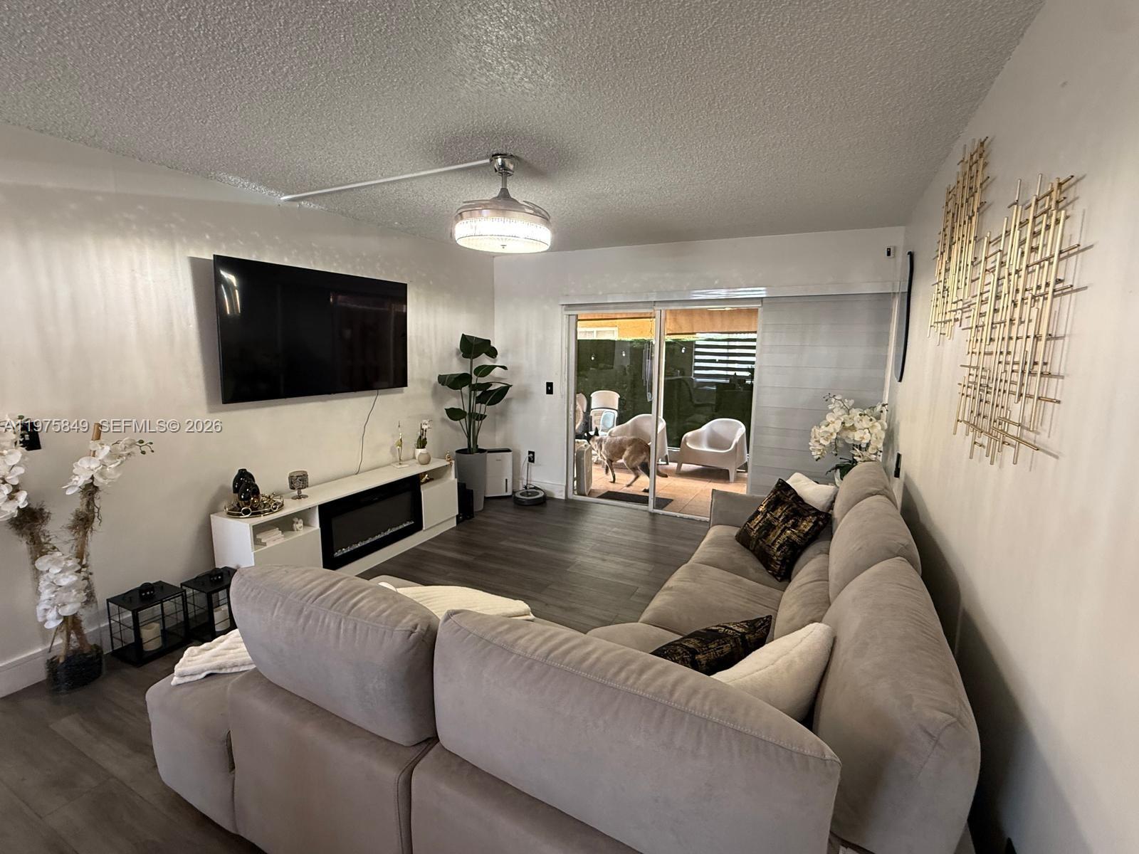 PASEO REAL CONDO - Residential