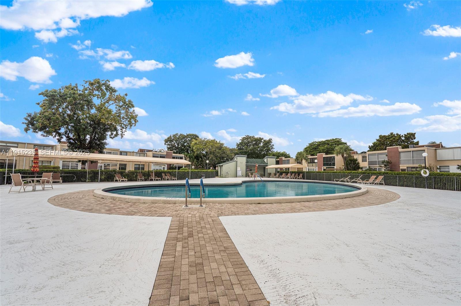 41 OF PALM SPRINGS 3 COND - Residential