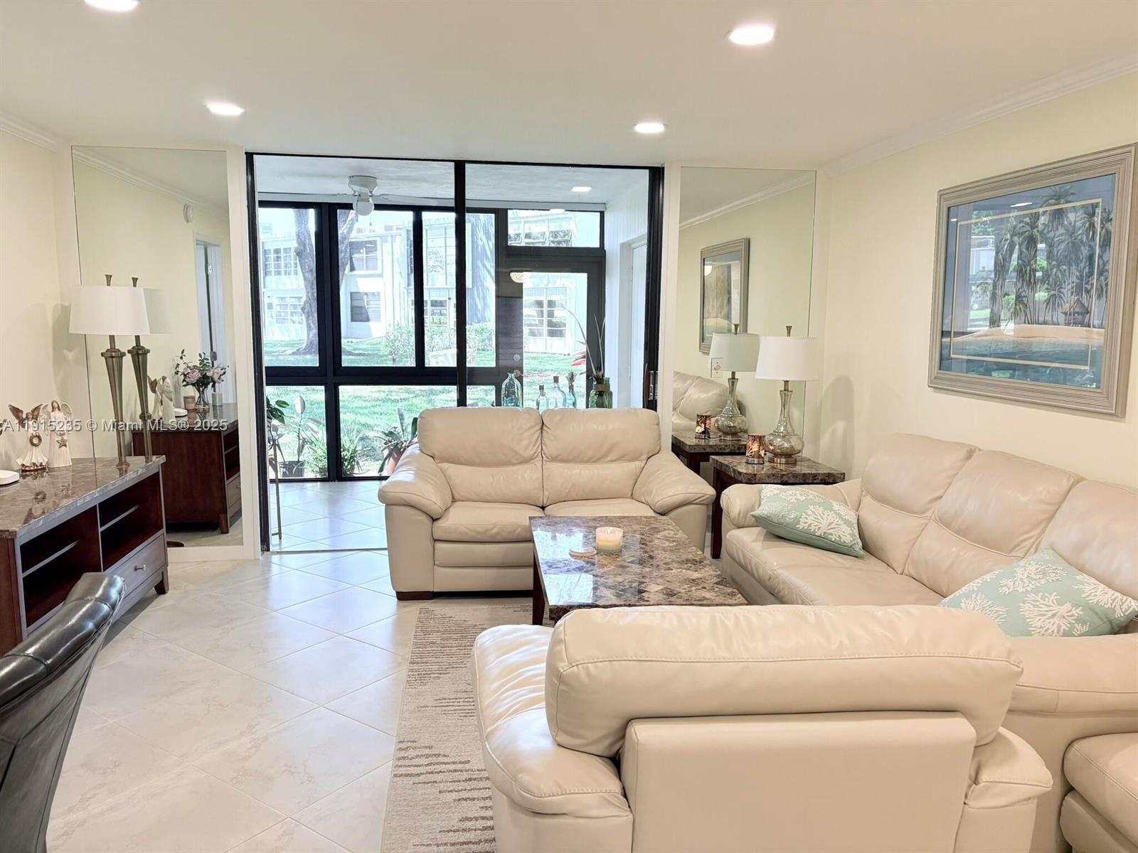 41 OF PALM SPRINGS 3 COND - Residential